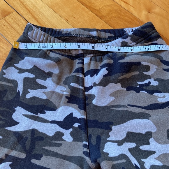 FREE when you buy any item! Fleeced leggings in camouflage pattern - Picture 3 of 4
